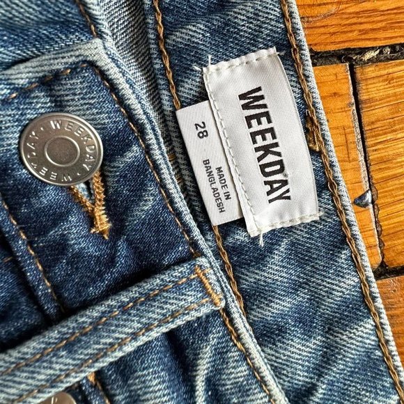 New‎ with Tags WEEKDAY Women's Blue Cut Off Raw Edge Denim Jean Shorts. - Picture 4 of 6